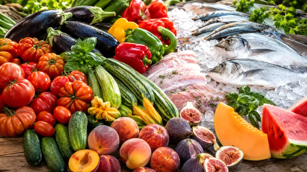 Slimme boodschappen voor augustus: wat kun je nu het beste kiezen uit seizoensfruit, -groenten en -vis?