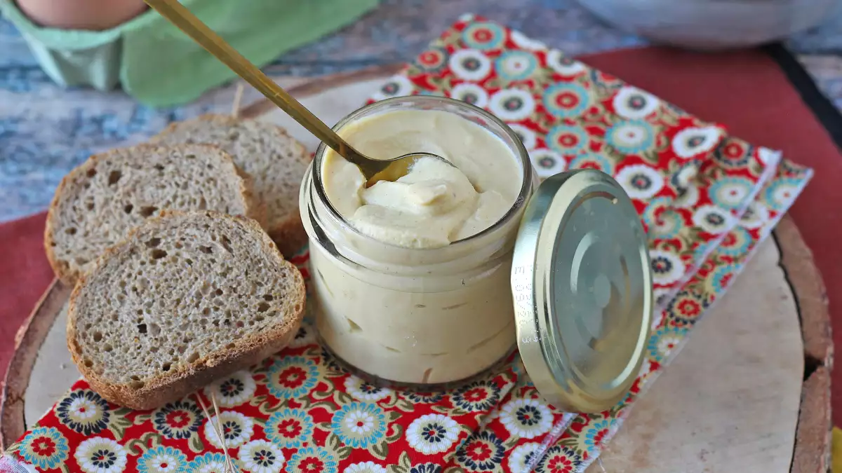 Is zelfgemaakte mayonaise echt gezonder? Wat de korte ingrediëntenlijst niet vermeldt...