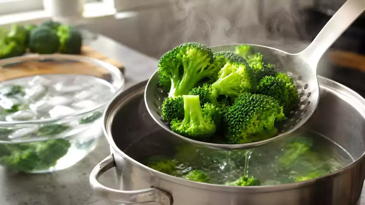 Hoe kook je broccoli zodat hij mooi groen en een beetje knapperig blijft?