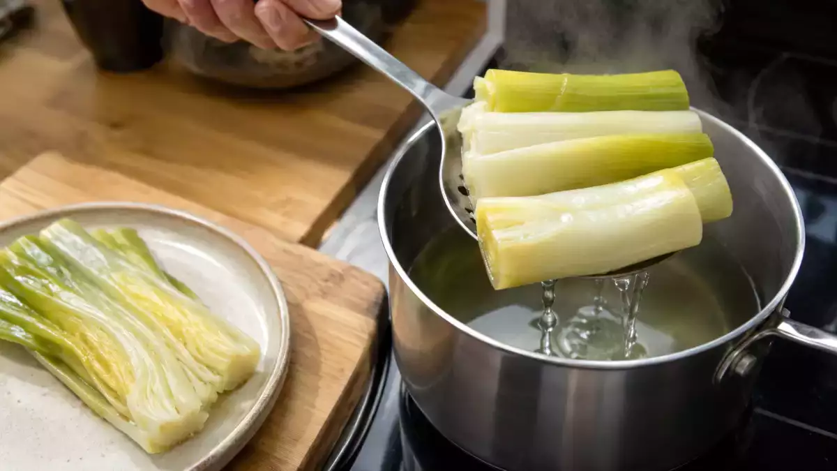 Hoe kook je prei zonder dat deze vezelig of waterig wordt?