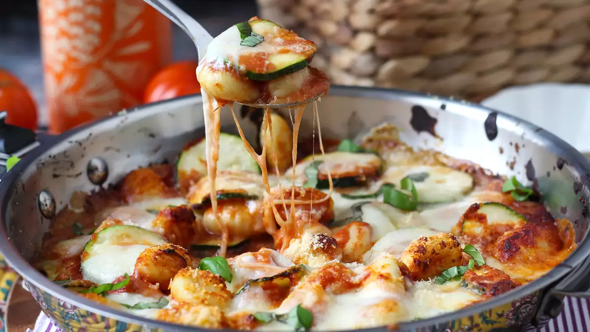 Geen tijd om te koken? Deze heerlijk smeuïge gnocchi-gratin is in minder dan 30 minuten klaar