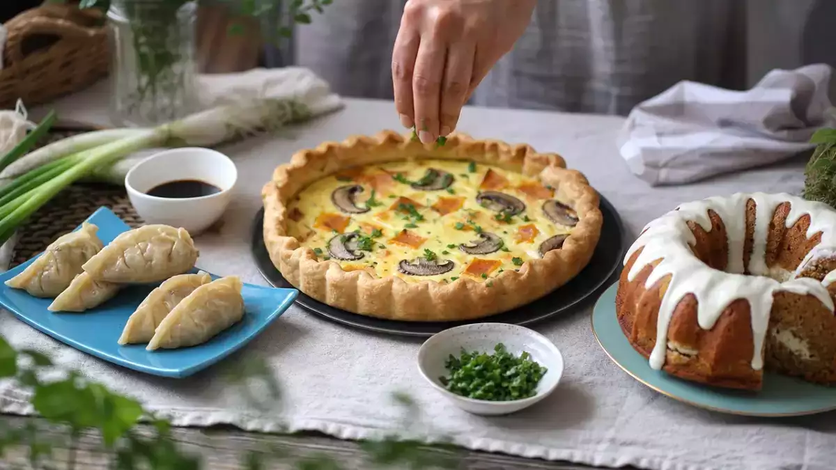 Dagmenu 10 oktober: knapperige kipgyoza, herfstquiche en wortelcake met cheesecake