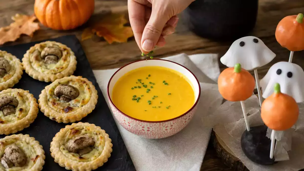 Dagmenu 20 oktober: Halloweenhapjes, romige pompoensoep en griezelige cakepops