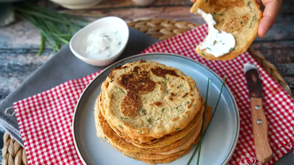 Luchtig, licht en eiwitrijk: deze hartige pannenkoeken bevatten een ingrediënt dat je zal verrassen