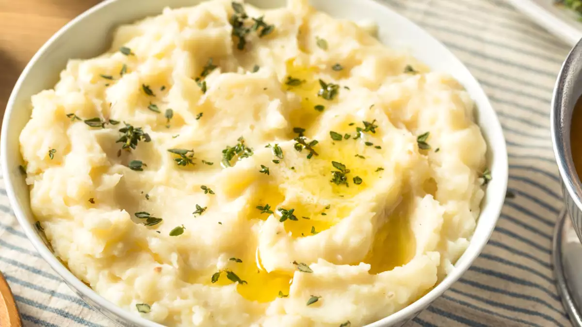 Te dunne zelfgemaakte aardappelpuree: soms gaat het al mis vóór de melk erbij gaat...