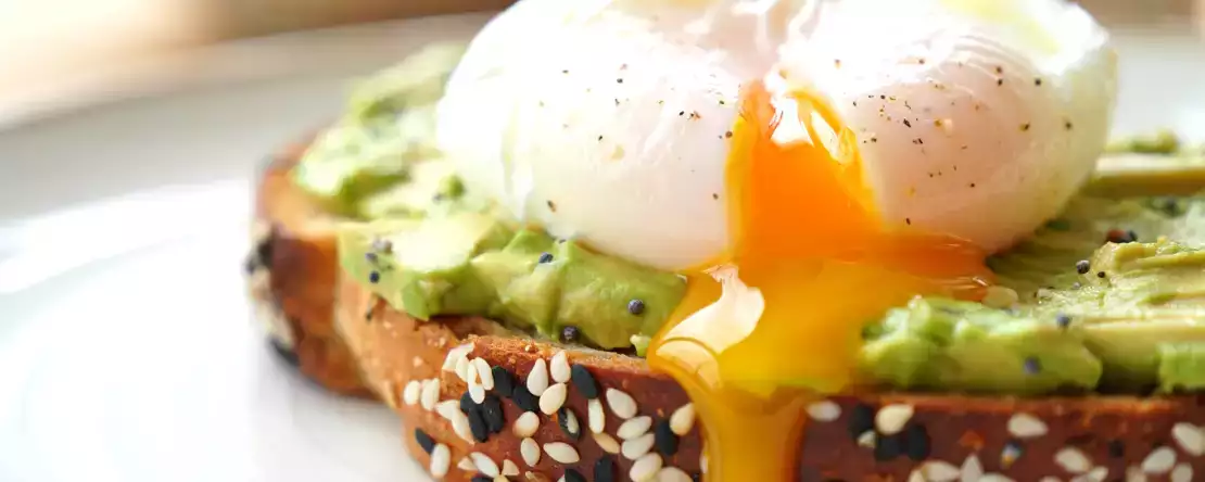 De eenvoudige techniek voor perfect gepocheerde eieren