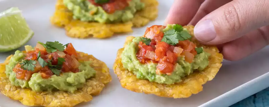 Koken met flow: Colombiaanse patacones met hogao en guacamole om de serie in één keer te bekijken.