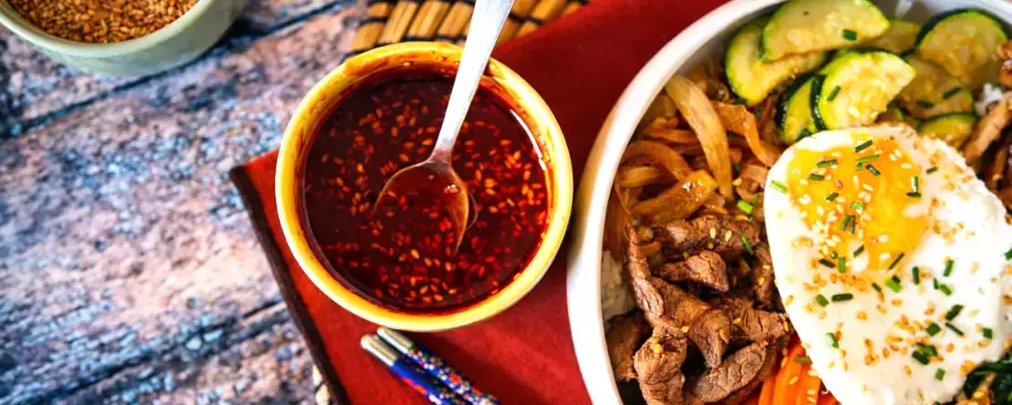 Hoe gochujang te gebruiken: het Koreaanse rode deeg en 7 recepten om het voor het eerst te gebruiken