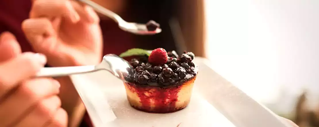 Het dessert is hetzelfde. De sensatie niet: wist je dat het bestek de smaak kan veranderen?