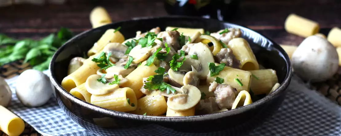 Pasta met champignons en worst: het geheim om het fluweelzacht te maken (en de truc om het niet te laten uitdrogen)