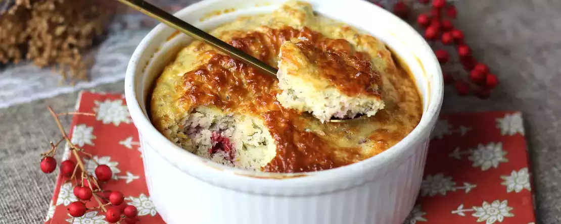 Deze proteïnecake met rood fruit is mijn favoriete Plan B geworden als ik iets zoets wil zonder me schuldig te voelen.