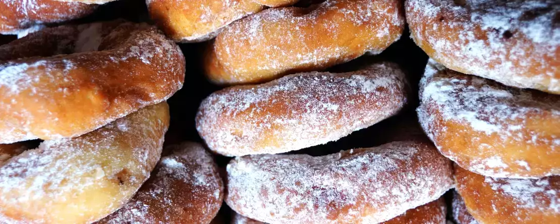 Voor Mardi Gras zorgen deze 3 donutrecepten zeker voor een sensatie