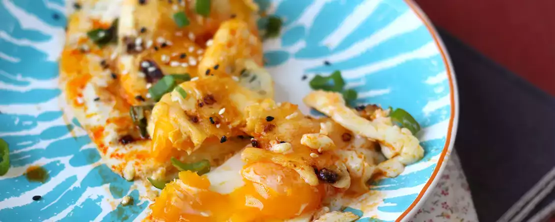 Heb je twee eieren en weinig tijd? Dit recept redt je avondeten (en misschien ook je ontbijt!)