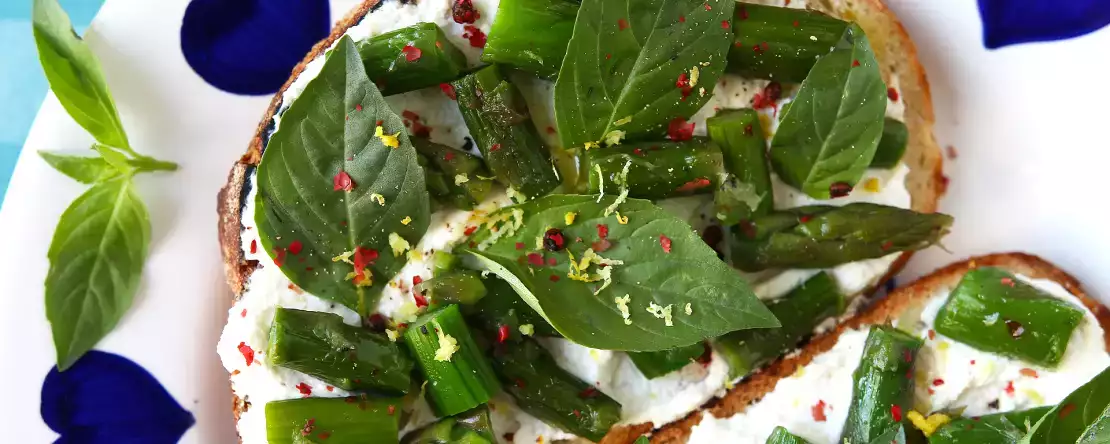 De lentebruschetta die iedereen wil: vers, romig en klaar in een paar minuten