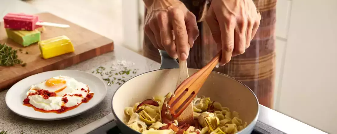 Dagmenu, 25 april: een smaakvolle reis van Turkse eieren tot frozen yoghurt