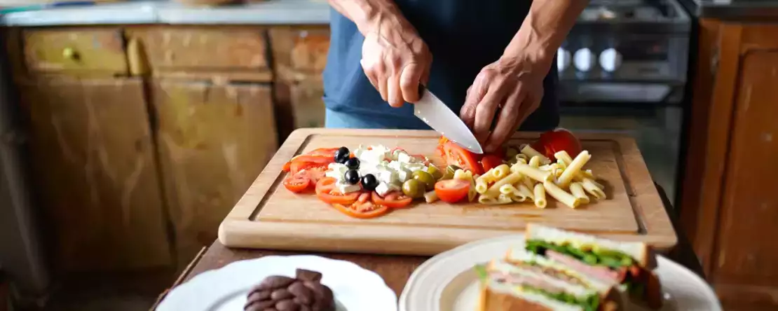 Dagmenu, 26 april: een frisse pasta salade, Italiaanse club sandwich en een magische brownie