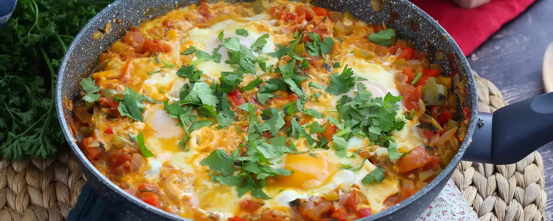 Wat moet je koken als je bijna niets in huis hebt? Met deze 7 eenvoudige recepten red je elke maaltijd moeiteloos