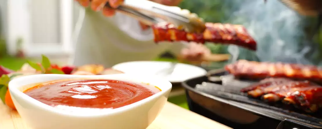 Barbecuesaus: maak het thuis en verander elk vlees
