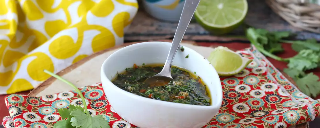 Chimichurri, de Argentijnse saus die niet mag ontbreken bij je barbecues: wat zit erin en drie tips om hem perfect te maken