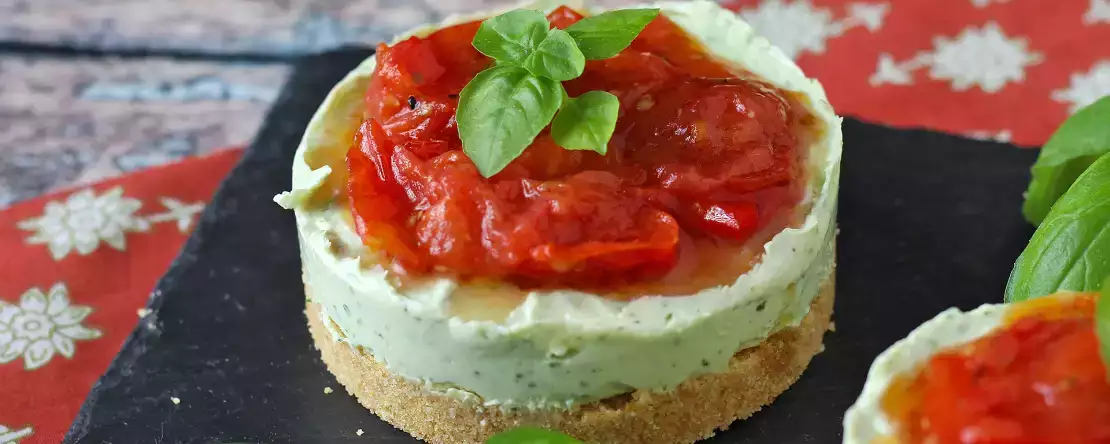Kleine hartige cheesecakes in porties voor één persoon: vers, romig en gemakkelijk te serveren bij elke gelegenheid