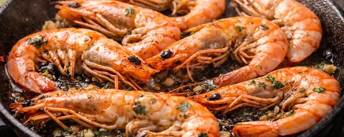 Wat gebeurt er als je garnalen met schaal kookt? Het antwoord verrast zelfs mensen die al jarenlang koken