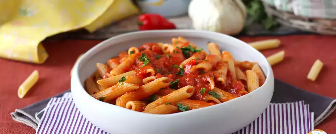 Eén blik tomaten, en het avondeten is geregeld: pastagerechten waarmee je van een basisproduct uit de voorraadkast een echte maaltijd maakt