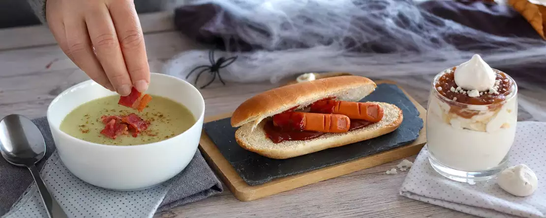 Dagmenu 30 oktober: romige aardpeersoep, bloederige halloween-hotdogs en Mont Blanc-glaasjes