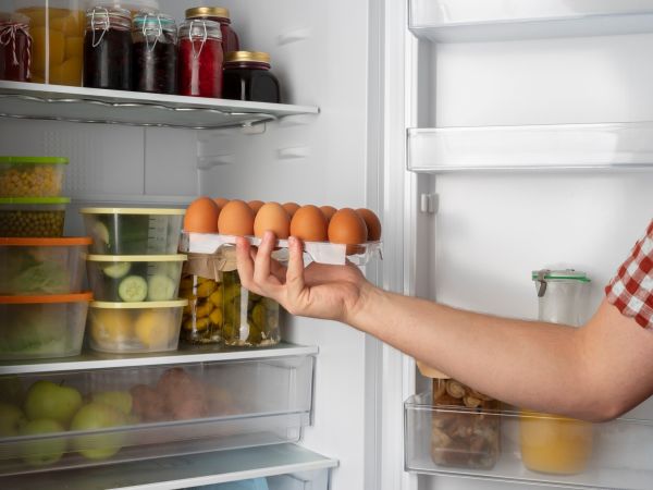 5 voedingsmiddelen die je beter niet samen in de koelkast kunt bewaren: ontdek waarom