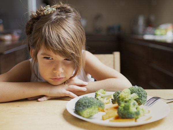7 door deskundigen ondersteunde strategieën om je kind meer groenten te laten eten