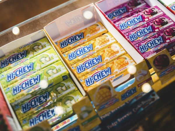 Bij het kauwen op één stuk kauwgom komen duizenden microplastics vrij.
