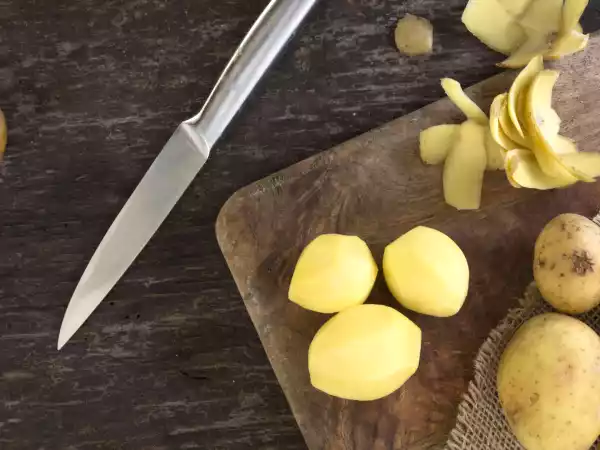 Hoe voorkom je dat aardappelen oxideren wanneer ze worden geschild?