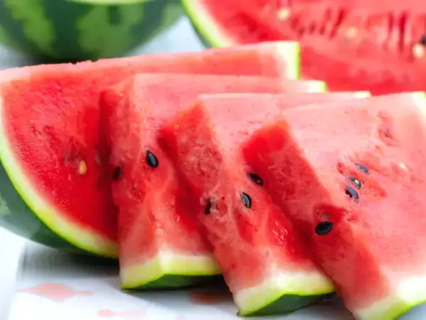 5 frisse, verbazingwekkende ideeën zonder te koken met het meest hydraterende fruit van de zomer