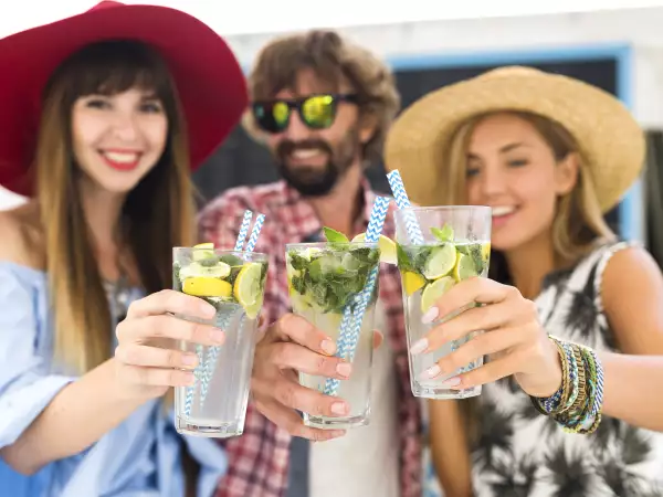 Cocktails over de hele wereld: acht manieren om te proosten met een vleugje van de plaats