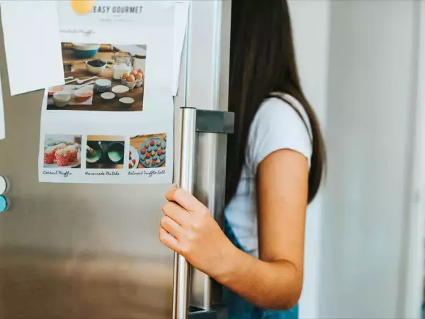 In de hitte kan je koelkast de boosdoener op je elektriciteitsrekening worden. Ontdek 7 trucs om energie te besparen in de zomer
