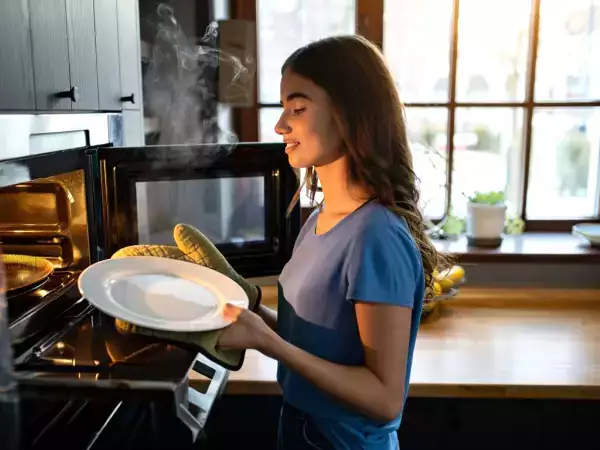 Hoe gebruik je de magnetron om de bereidingstijd te halveren? Tips die de dagelijkse manier van koken zullen veranderen