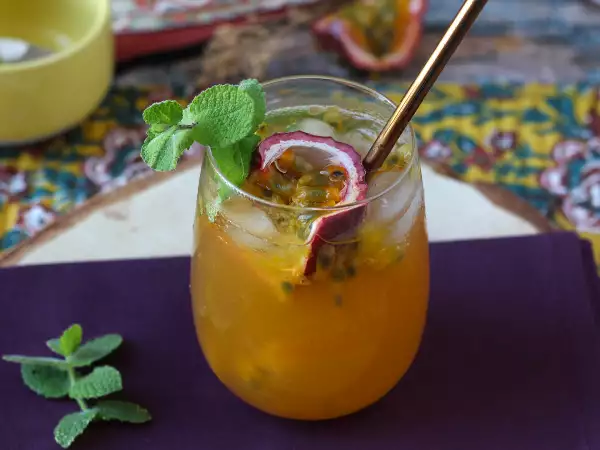 8 superverfrissende zomerdrankjes die je thuis meteen kunt maken (nummer 5 is ongelooflijk!)