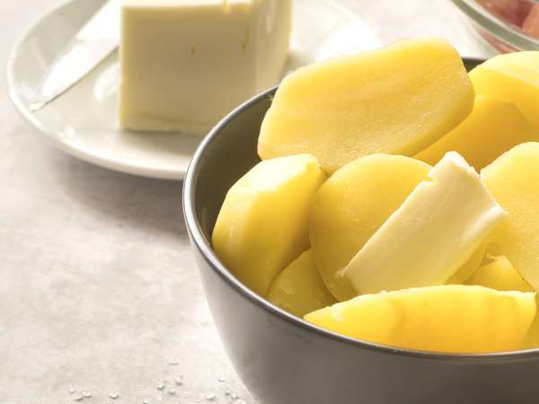 Zo kun je voorkomen dat aardappelen grijs worden en hun mooie uiterlijk verliezen als ze gekookt worden.