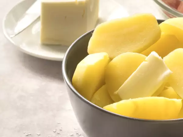 Zo kun je voorkomen dat aardappelen grijs worden en hun mooie uiterlijk verliezen als ze gekookt worden.