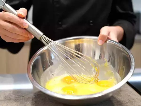 Hoe eieren vervangen kunnen worden in de keuken: 8 makkelijke en verrassende alternatieven