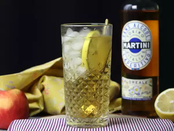 Zomer 2025 om te drinken: de nieuwe mode die de bars verovert