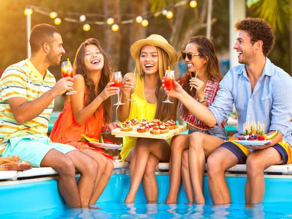 15 frisse en smakelijke ideeën voor een perfect buffet aan het zwembad (die iedereen zal willen kopiëren)