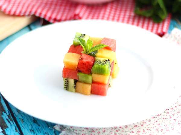 De creatieve fruitsalade waarmee je je gasten in de zomer over de streep trekt!