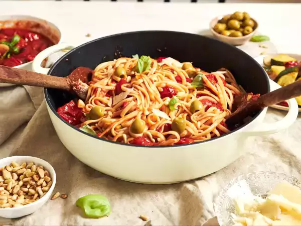 Wat er gebeurt als je pasta direct in de saus kookt, zal je verrassen