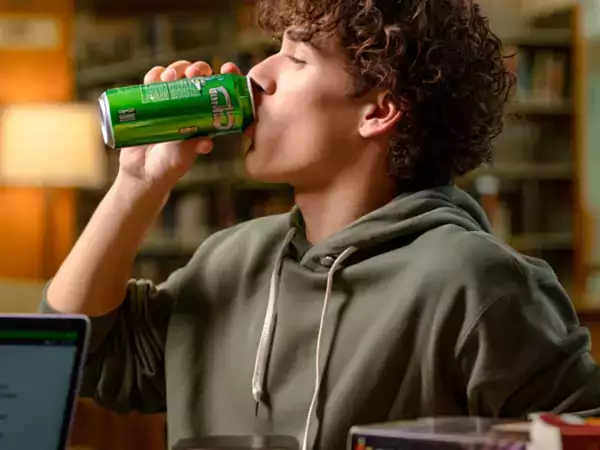 Drink je energiedrankjes? Dit is wat taurine echt met je lichaam doet