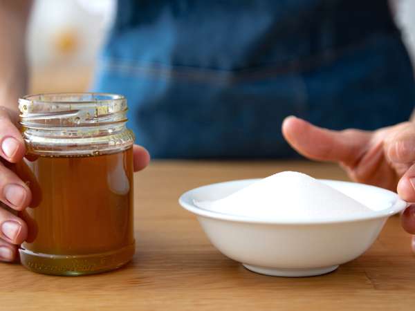 Is honing altijd beter dan suiker? Niet echt: waarheden en mythes vergelijken