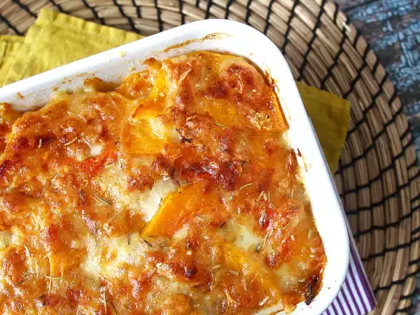 Hoe je een perfecte vegetarische pompoenparmigiana bereidt (zelfs als je een beginner in de keuken bent)