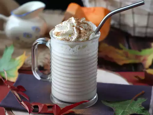 9 herfstdrankjes die geen mode kennen en waar we altijd naar teruggrijpen als het weer koud wordt.
