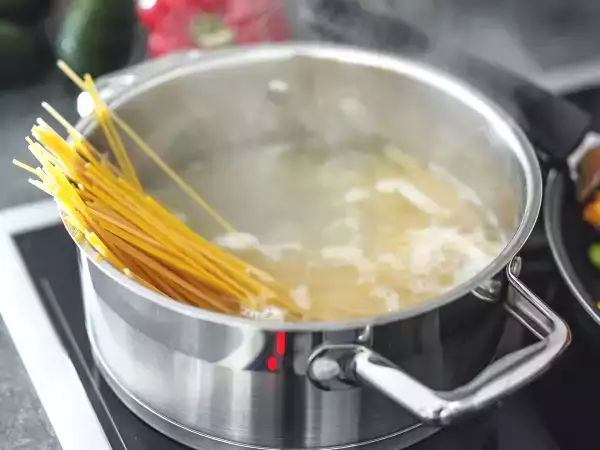 Waarom heeft iedereen het over pastakookwater? Hier is waar het echt voor is