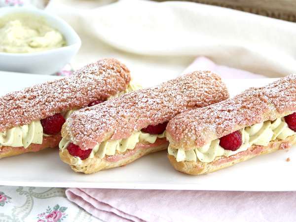 8 pistache recepten die lijken op bakkerij recepten, maar je kunt ze vandaag nog thuis maken.