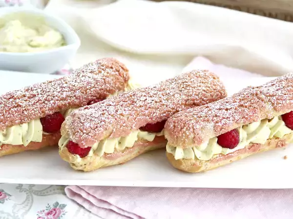 8 pistache recepten die lijken op bakkerij recepten, maar je kunt ze vandaag nog thuis maken.